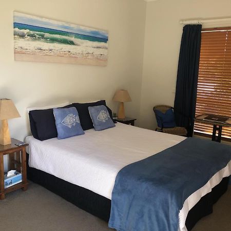 Beachhouse Bed And Breakfast Redcliffe Bagian luar foto